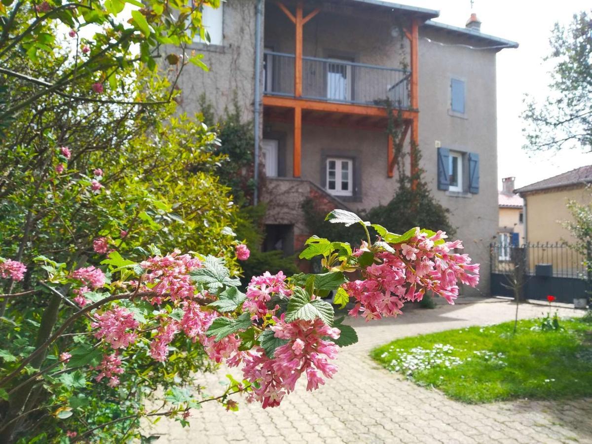 La Maison De Thuy - Gite En Auvergne Gimeaux Εξωτερικό φωτογραφία